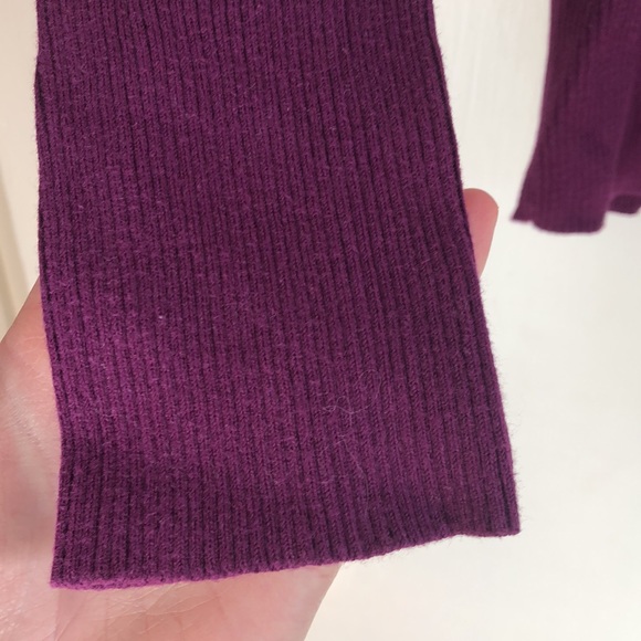 Women’s Old Navy V-Neck Striped Sweater Size Small - Picture 5 of 8